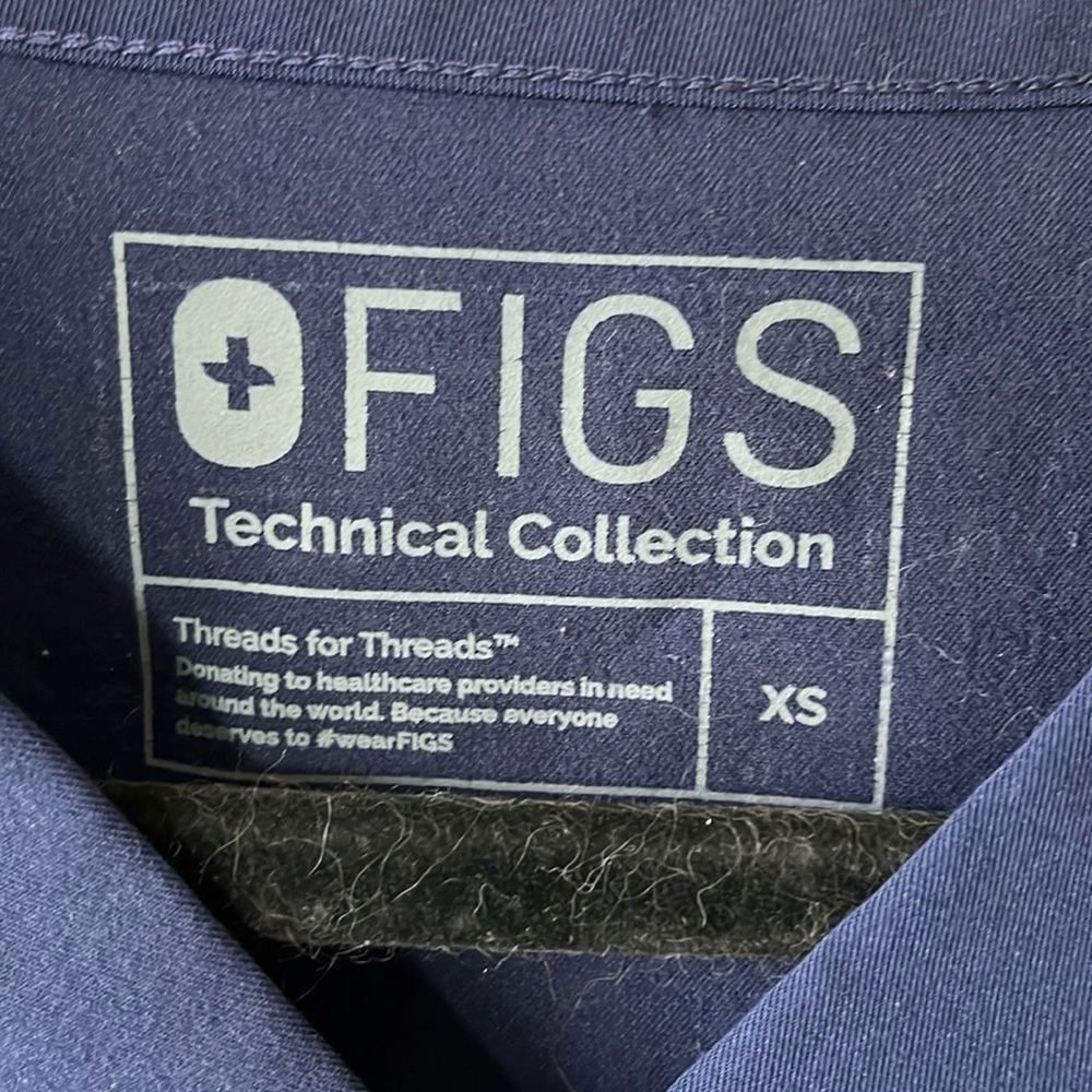 FIGS Chisec Three-Pocket Scrub Top XS - Picture 2 of 6